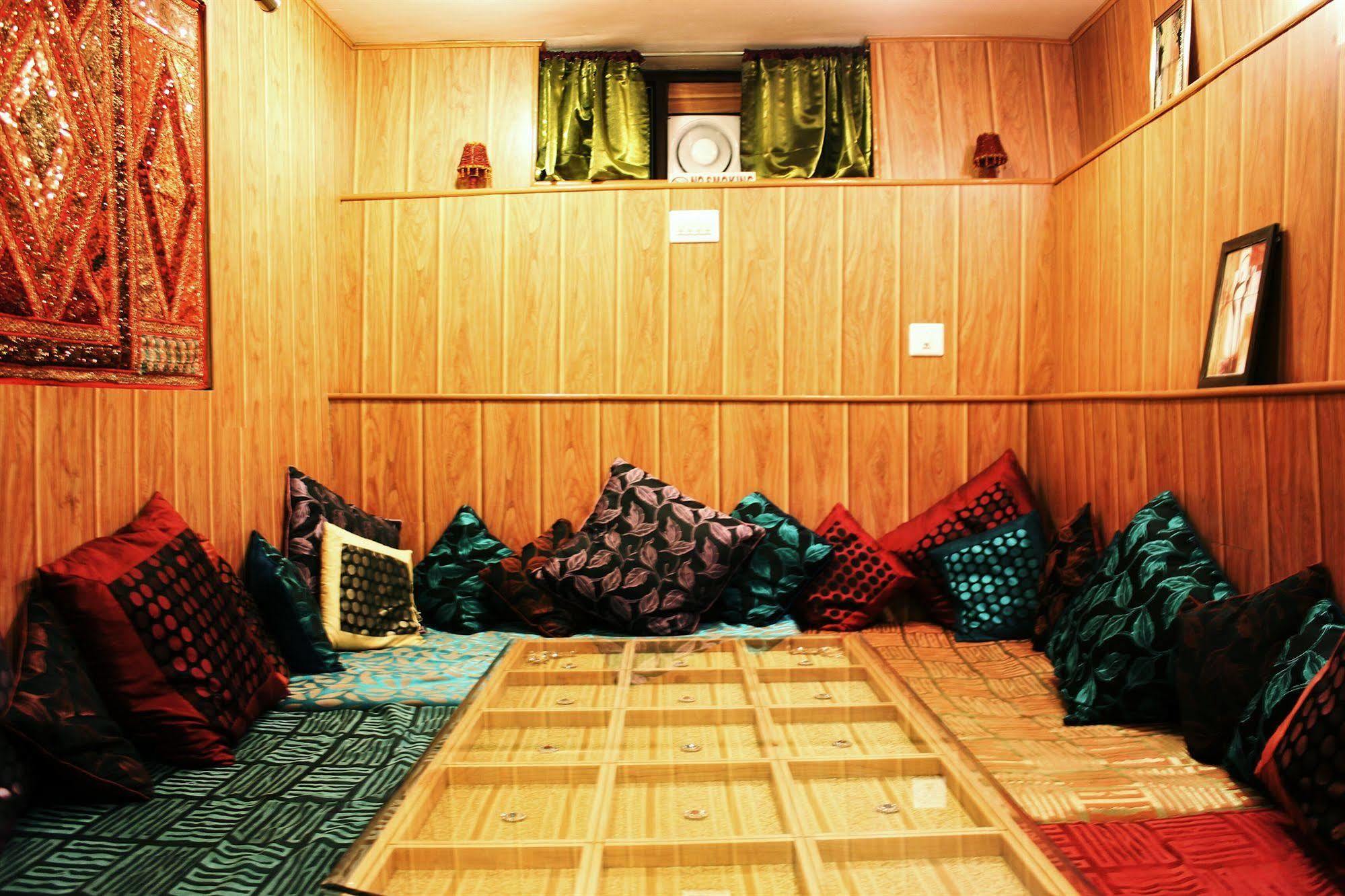 Hotel Walisons Resorts Srīnagar Zewnętrze zdjęcie