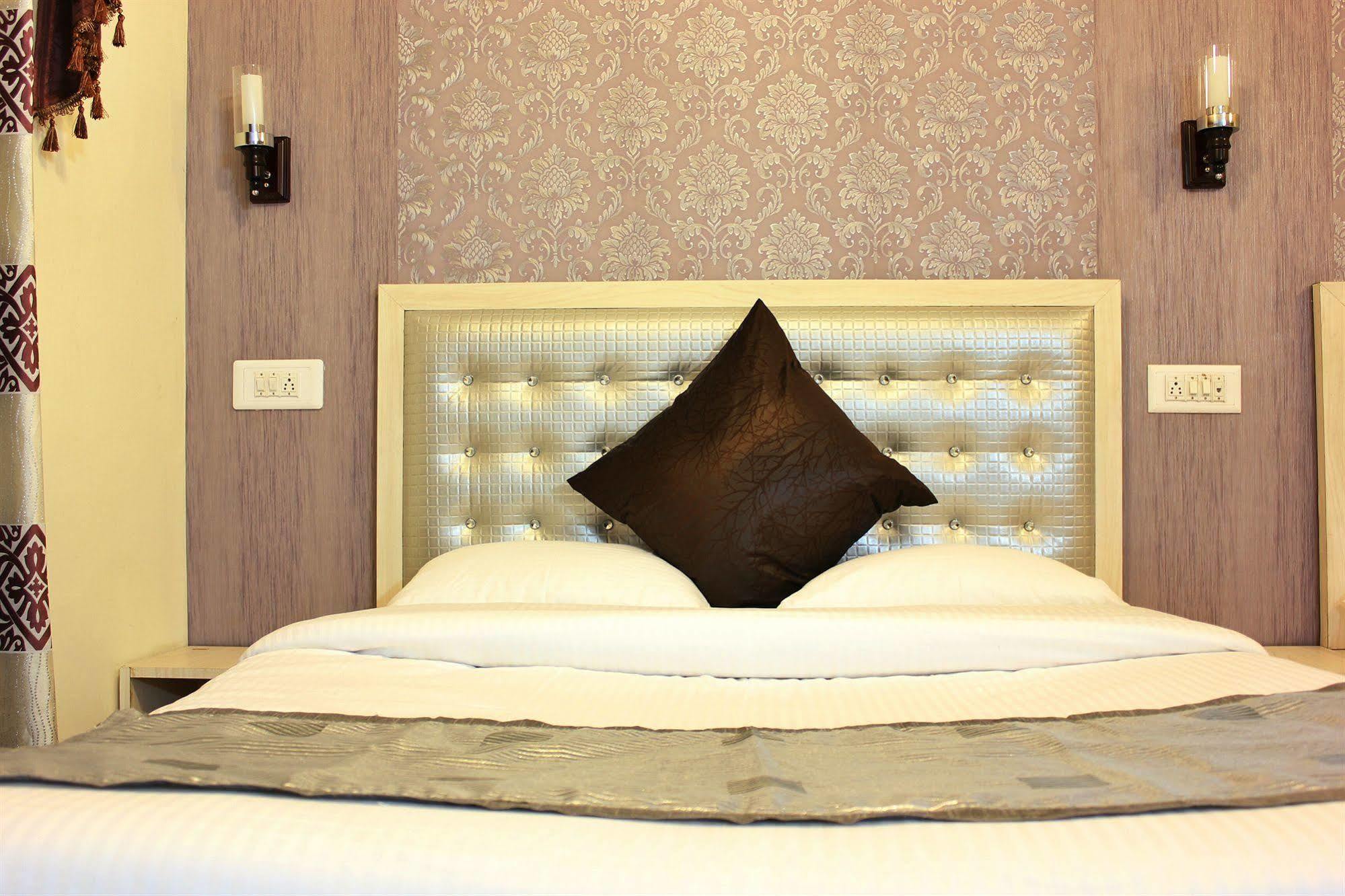 Hotel Walisons Resorts Srīnagar Zewnętrze zdjęcie
