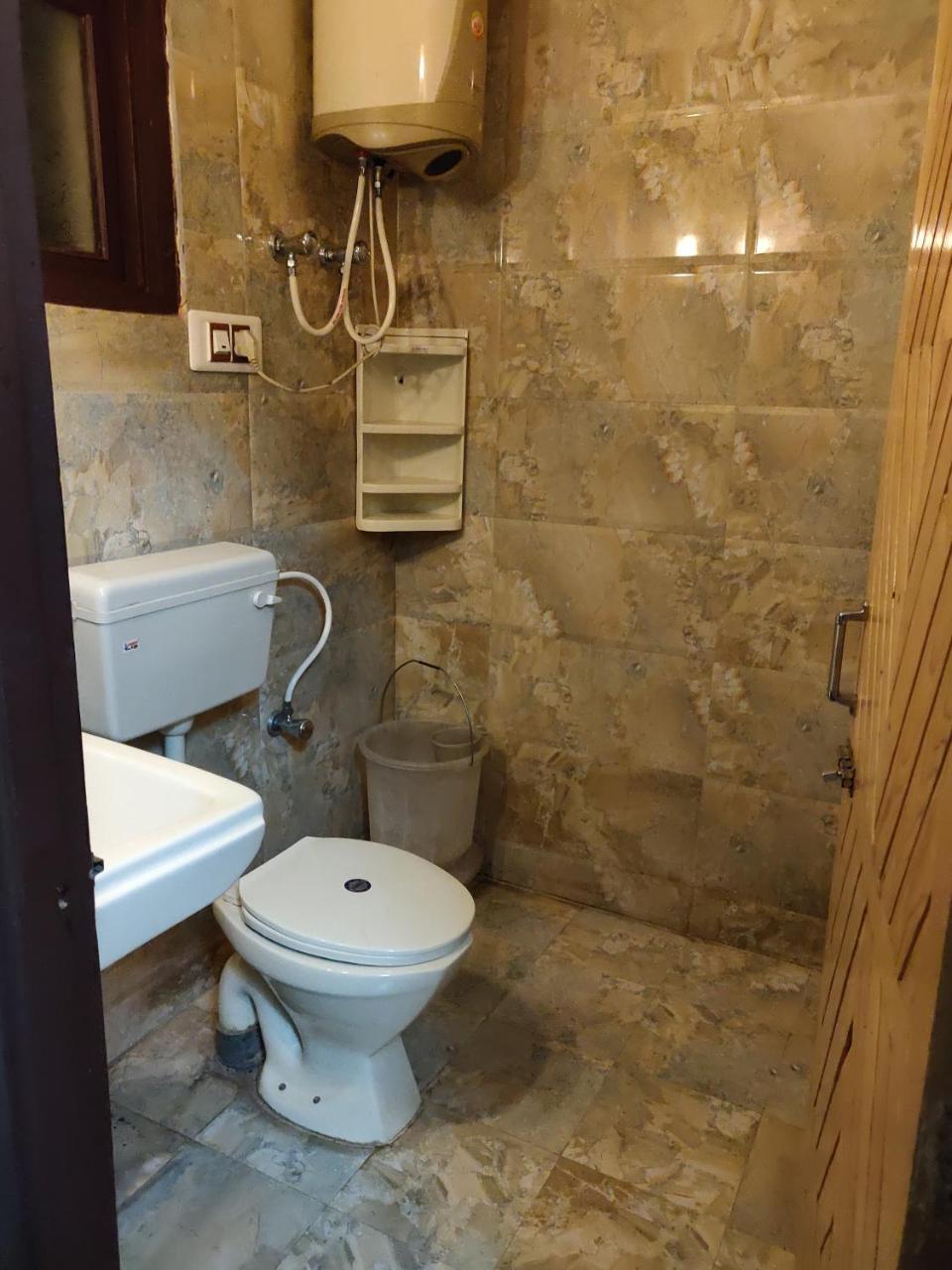 Hotel Walisons Resorts Srīnagar Zewnętrze zdjęcie